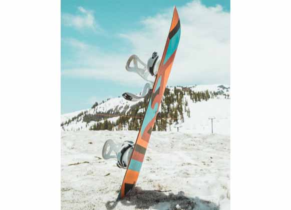 A snowboard with bindings on it